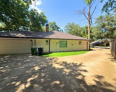 1900 Mill Run Drive - Photo Thumbnail 24