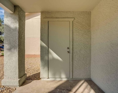 318 E Vine Circle - Photo Thumbnail 1