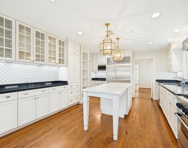 4504 Livingston Avenue - Photo Thumbnail 11
