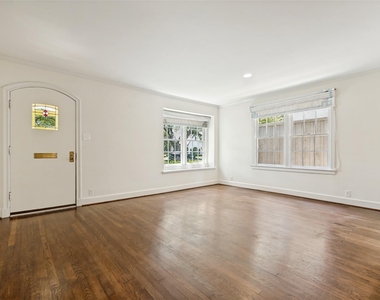 4504 Livingston Avenue - Photo Thumbnail 6