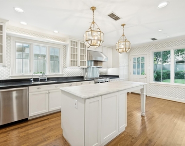 4504 Livingston Avenue - Photo Thumbnail 10