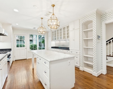 4504 Livingston Avenue - Photo Thumbnail 9