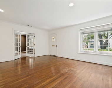 4504 Livingston Avenue - Photo Thumbnail 3