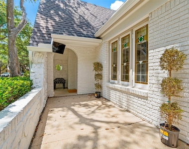 4504 Livingston Avenue - Photo Thumbnail 2