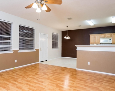 1305 Auburn Drive - Photo Thumbnail 7