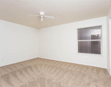 1305 Auburn Drive - Photo Thumbnail 2