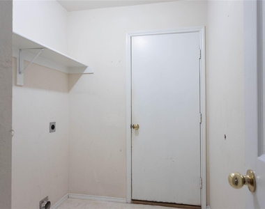 1305 Auburn Drive - Photo Thumbnail 12