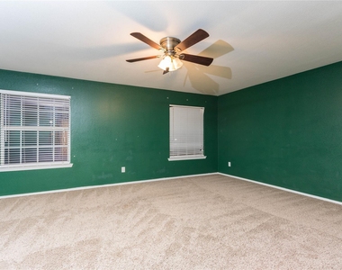 1305 Auburn Drive - Photo Thumbnail 4