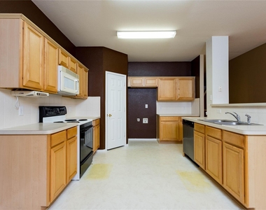 1305 Auburn Drive - Photo Thumbnail 5