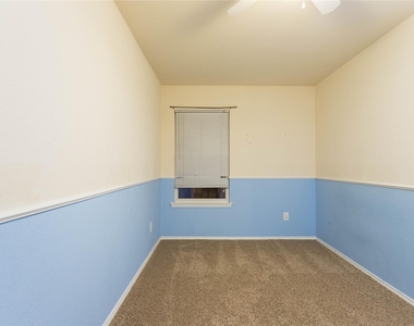 1305 Auburn Drive - Photo Thumbnail 8