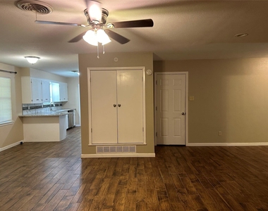 2518 S 38th Street - Photo Thumbnail 4