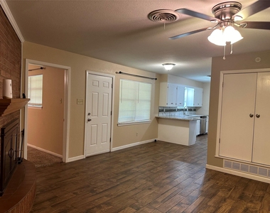 2518 S 38th Street - Photo Thumbnail 5