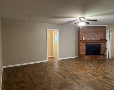 2518 S 38th Street - Photo Thumbnail 3