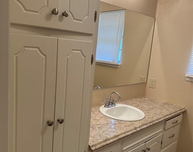 2518 S 38th Street - Photo Thumbnail 13
