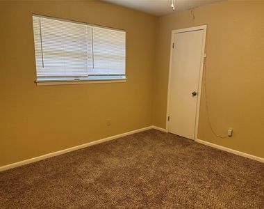 2518 S 38th Street - Photo Thumbnail 11