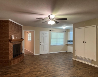 2518 S 38th Street - Photo Thumbnail 2