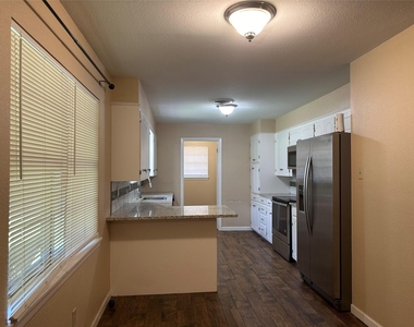 2518 S 38th Street - Photo Thumbnail 6