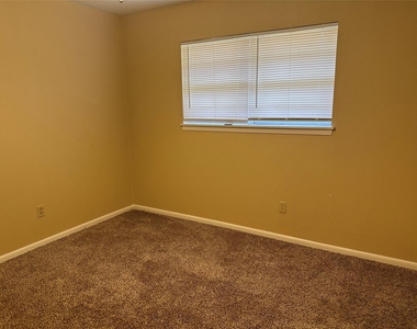 2518 S 38th Street - Photo Thumbnail 10