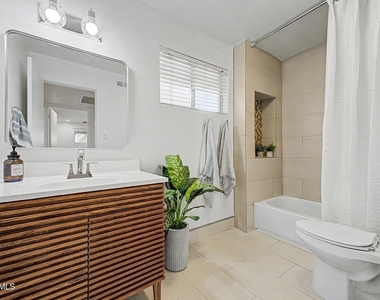 2727 E Montecito Avenue - Photo Thumbnail 9