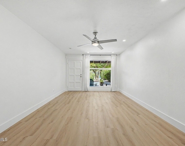 2727 E Montecito Avenue - Photo Thumbnail 3