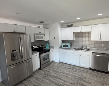 5232 W Mauna Loa Lane - Photo Thumbnail 3