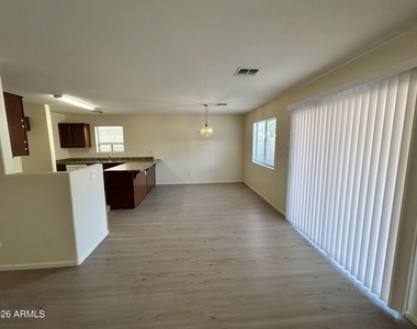 42406 W Sunland Drive - Photo Thumbnail 16