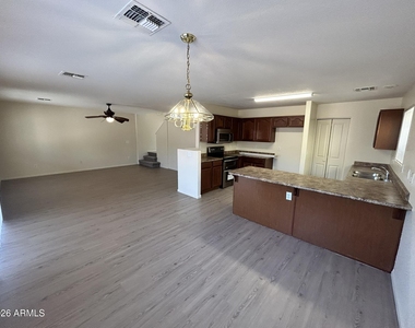 42406 W Sunland Drive - Photo Thumbnail 18