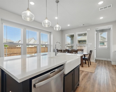 3003 Wind Knot Way - Photo Thumbnail 7