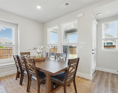 3003 Wind Knot Way - Photo Thumbnail 12