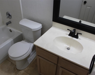1813 Arbor Creek Drive - Photo Thumbnail 12