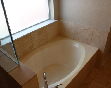 1813 Arbor Creek Drive - Photo Thumbnail 17