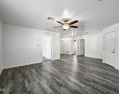 3065 N 67th Avenue - Photo Thumbnail 5