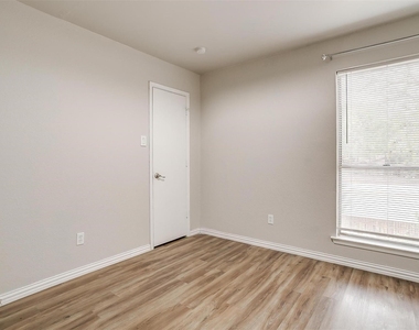 5947 Chimney Wood Circle - Photo Thumbnail 18