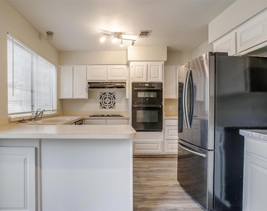 5947 Chimney Wood Circle - Photo Thumbnail 8