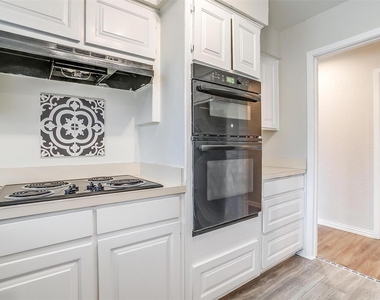 5947 Chimney Wood Circle - Photo Thumbnail 9