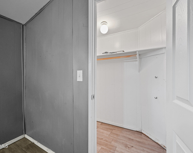 2055 W Gregory Street - Photo Thumbnail 10