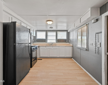 2055 W Gregory Street - Photo Thumbnail 4