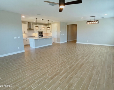13648 N 144th Drive - Photo Thumbnail 5