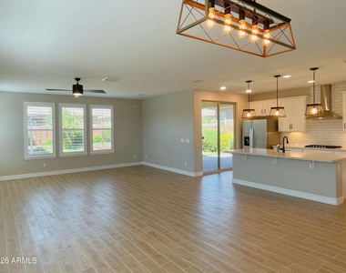 13648 N 144th Drive - Photo Thumbnail 3