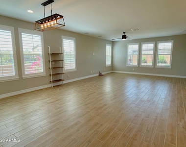 13648 N 144th Drive - Photo Thumbnail 2