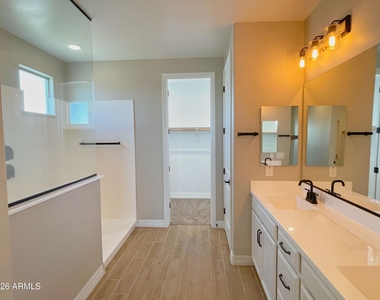 13648 N 144th Drive - Photo Thumbnail 16