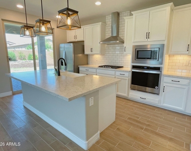 13648 N 144th Drive - Photo Thumbnail 9