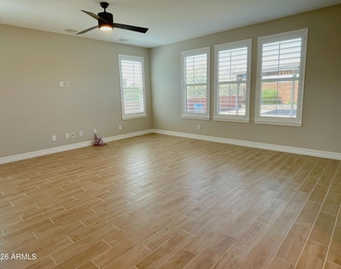 13648 N 144th Drive - Photo Thumbnail 7