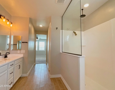 13648 N 144th Drive - Photo Thumbnail 17