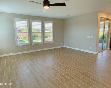 13648 N 144th Drive - Photo Thumbnail 4