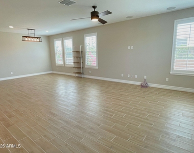 13648 N 144th Drive - Photo Thumbnail 6