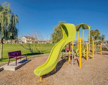 13648 N 144th Drive - Photo Thumbnail 28