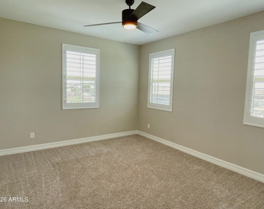 13648 N 144th Drive - Photo Thumbnail 10