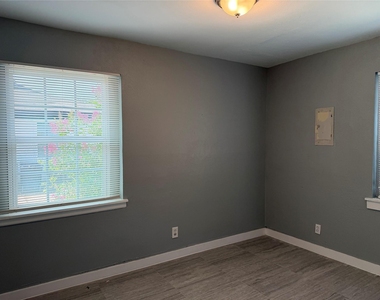 2502 Normont Circle - Photo Thumbnail 10