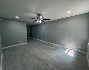 2502 Normont Circle - Photo Thumbnail 3